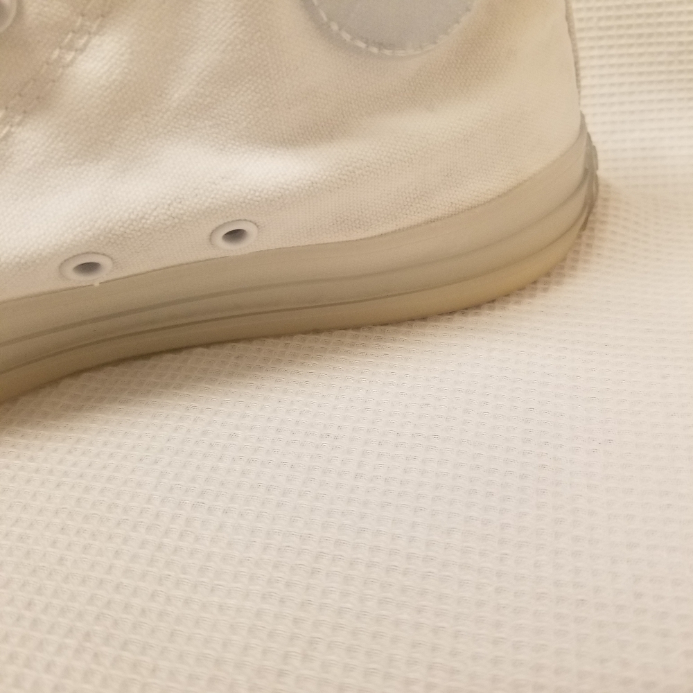 Converse Chuck Taylor With New Pair of Socks - Picture 12 of 16